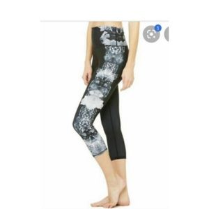 Alo High Waist Airbrush Capri Leggings